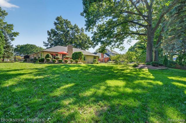 11921 Raintree Court, Shelby Twp, MI 48315