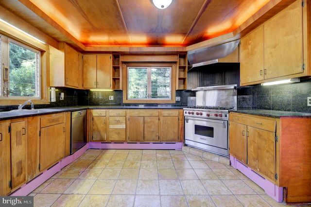 25 ELM RIDGE RD, Pennington, NJ 08534