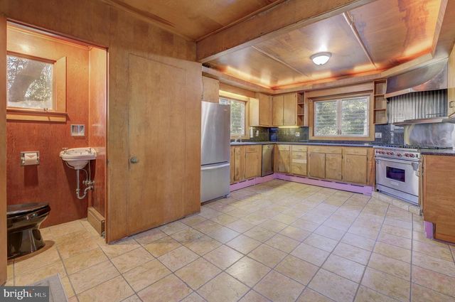 25 ELM RIDGE RD, Pennington, NJ 08534