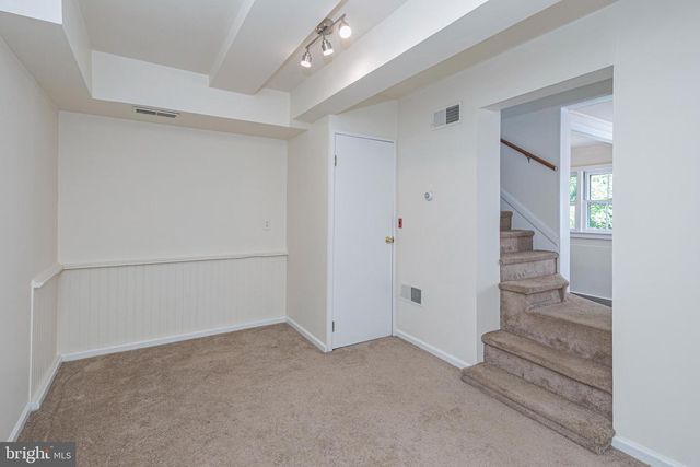 25 ELM RIDGE RD, Pennington, NJ 08534