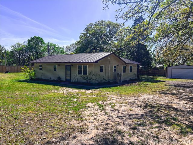 420502 E 1170 Road, Eufaula, OK 74432