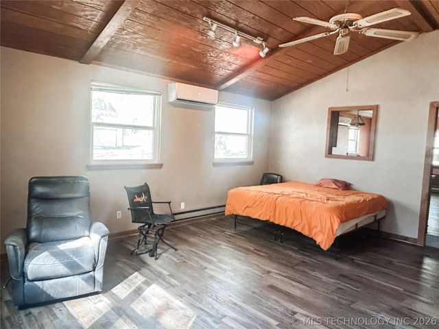 420502 E 1170 Road, Eufaula, OK 74432
