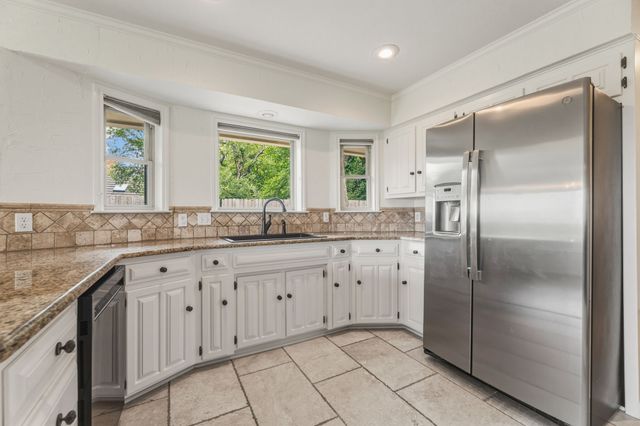 10112 Wandering Way Street, Benbrook, TX 76126