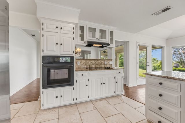 10112 Wandering Way Street, Benbrook, TX 76126