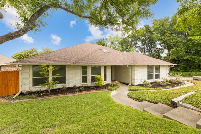 10112 Wandering Way Street, Benbrook, TX 76126