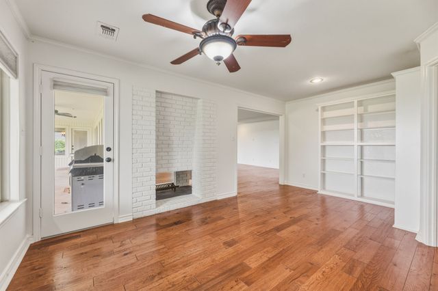 10112 Wandering Way Street, Benbrook, TX 76126