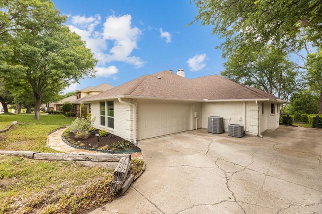 10112 Wandering Way Street, Benbrook, TX 76126