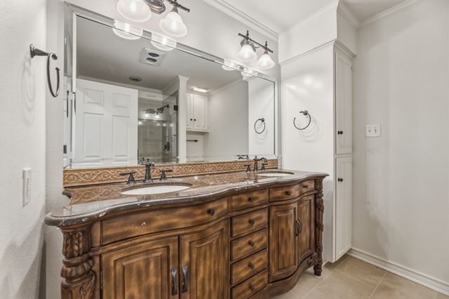 10112 Wandering Way Street, Benbrook, TX 76126