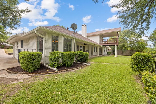 10112 Wandering Way Street, Benbrook, TX 76126