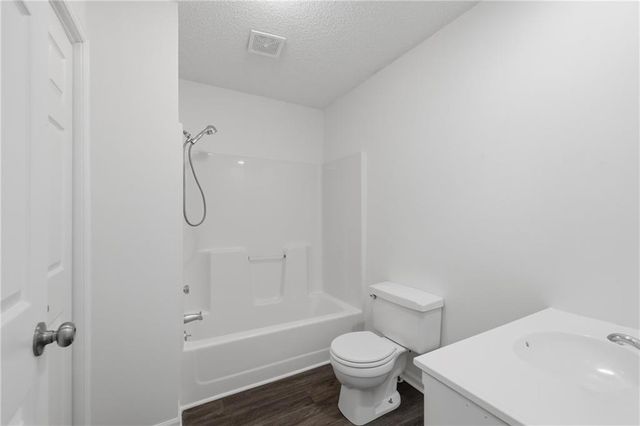 1325 NE Foxwood Drive, Lee's Summit, MO 64086