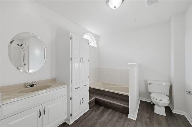 1325 NE Foxwood Drive, Lee's Summit, MO 64086