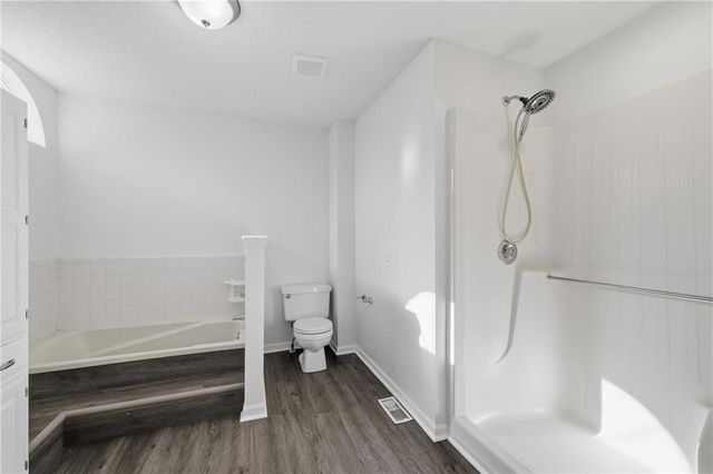 1325 NE Foxwood Drive, Lee's Summit, MO 64086