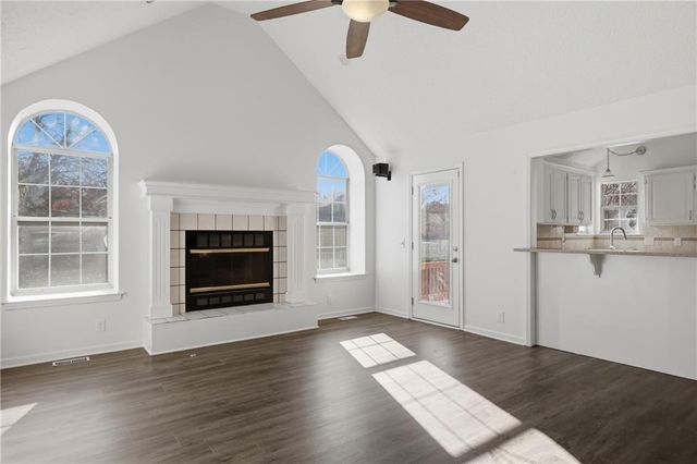 1325 NE Foxwood Drive, Lee's Summit, MO 64086