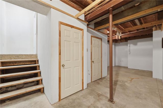 1325 NE Foxwood Drive, Lee's Summit, MO 64086