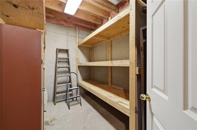 1325 NE Foxwood Drive, Lee's Summit, MO 64086