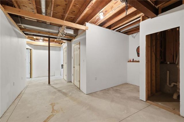 1325 NE Foxwood Drive, Lee's Summit, MO 64086