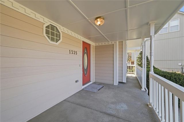 1325 NE Foxwood Drive, Lee's Summit, MO 64086