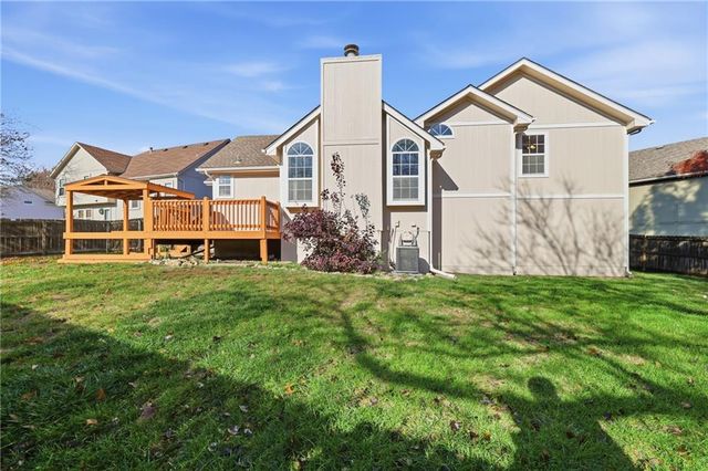 1325 NE Foxwood Drive, Lee's Summit, MO 64086