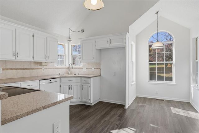 1325 NE Foxwood Drive, Lee's Summit, MO 64086