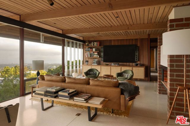 1515 N Tigertail Road, Los Angeles, CA 90049