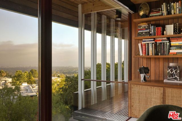 1515 N Tigertail Road, Los Angeles, CA 90049