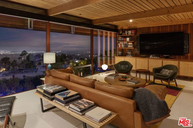 1515 N Tigertail Road, Los Angeles, CA 90049