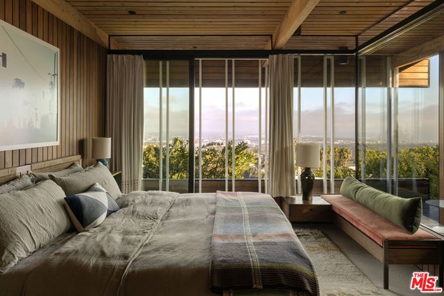 1515 N Tigertail Road, Los Angeles, CA 90049