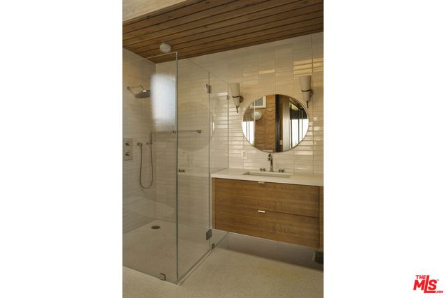 1515 N Tigertail Road, Los Angeles, CA 90049