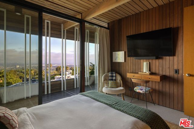1515 N Tigertail Road, Los Angeles, CA 90049