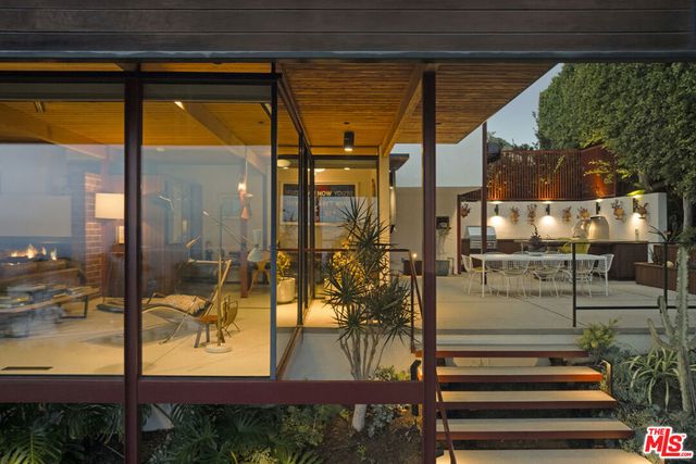1515 N Tigertail Road, Los Angeles, CA 90049