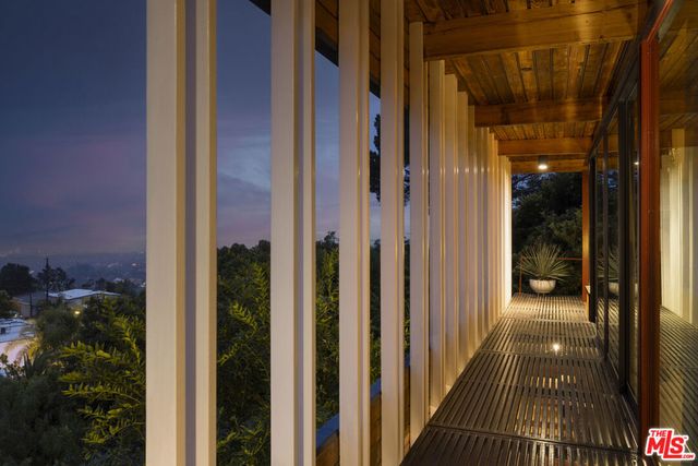 1515 N Tigertail Road, Los Angeles, CA 90049