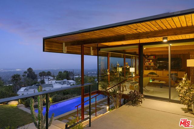 1515 N Tigertail Road, Los Angeles, CA 90049