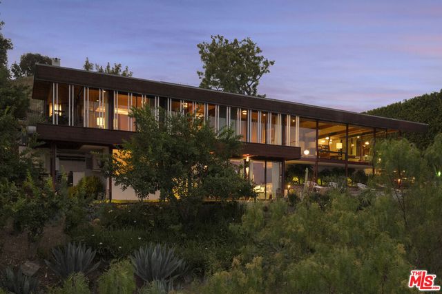 1515 N Tigertail Road, Los Angeles, CA 90049