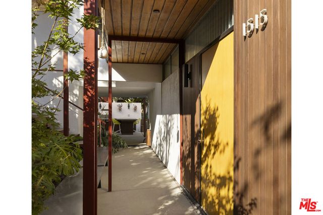 1515 N Tigertail Road, Los Angeles, CA 90049