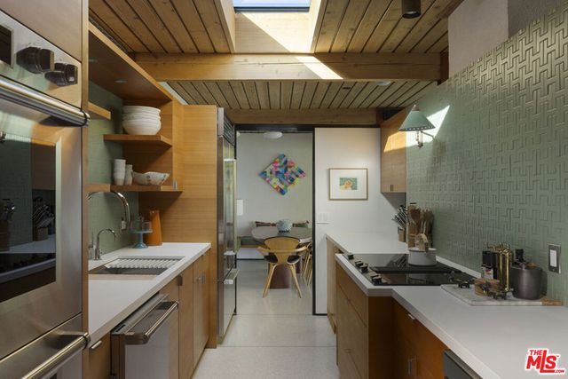 1515 N Tigertail Road, Los Angeles, CA 90049