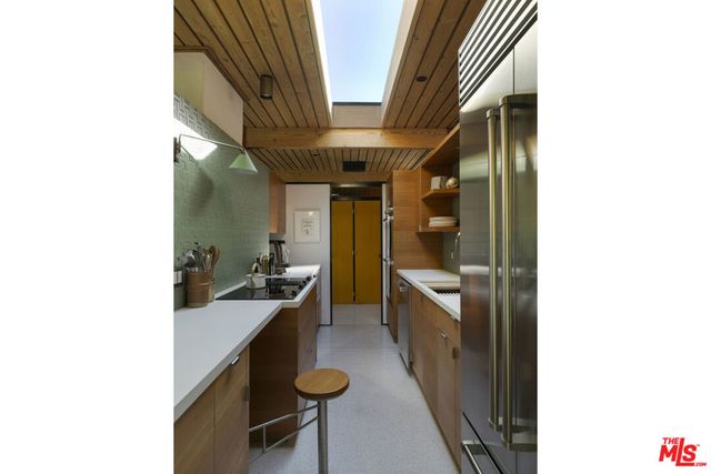 1515 N Tigertail Road, Los Angeles, CA 90049