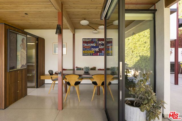 1515 N Tigertail Road, Los Angeles, CA 90049