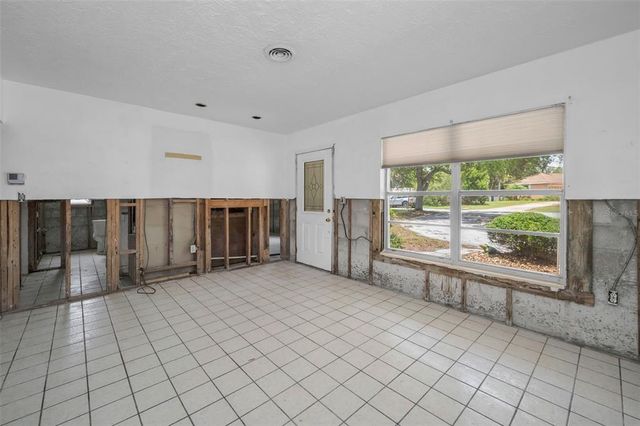 892 SEMINOLE BOULEVARD, Tarpon Springs, FL 34689
