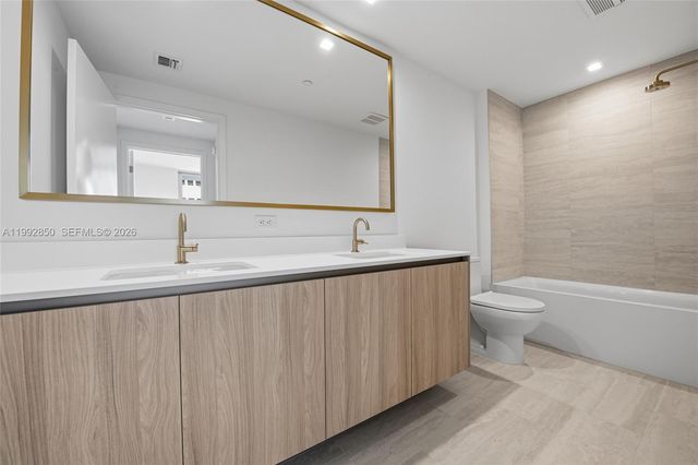 77 SE 5th Street 2914, Miami, FL 33131