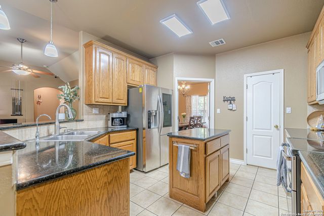 249 Lakeridge Loop, Lakehills, TX 78063