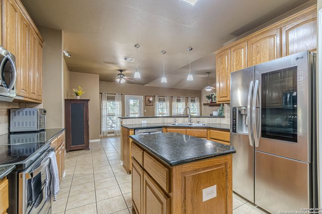 249 Lakeridge Loop, Lakehills, TX 78063