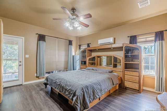 249 Lakeridge Loop, Lakehills, TX 78063