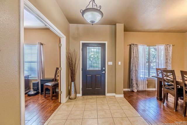 249 Lakeridge Loop, Lakehills, TX 78063