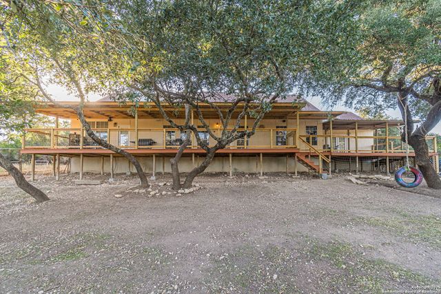 249 Lakeridge Loop, Lakehills, TX 78063