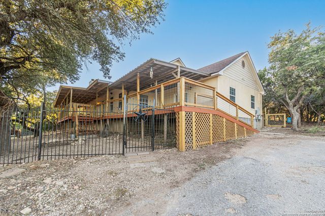 249 Lakeridge Loop, Lakehills, TX 78063