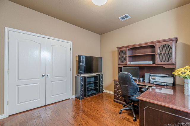 249 Lakeridge Loop, Lakehills, TX 78063