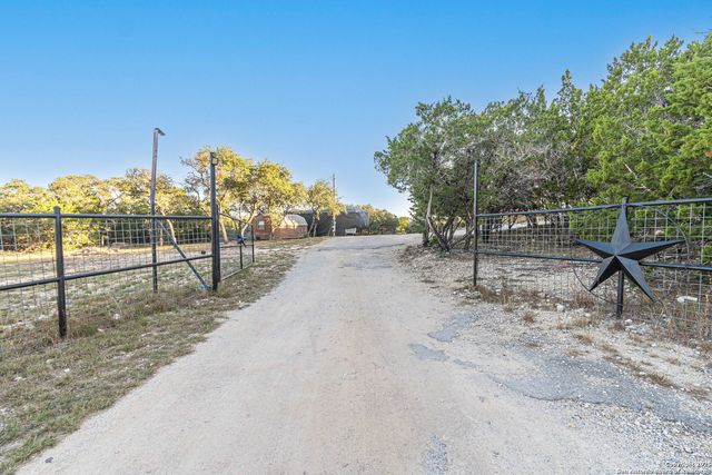 249 Lakeridge Loop, Lakehills, TX 78063
