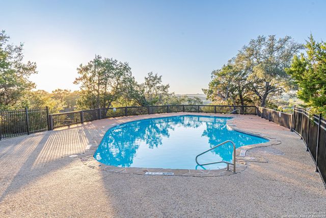 249 Lakeridge Loop, Lakehills, TX 78063
