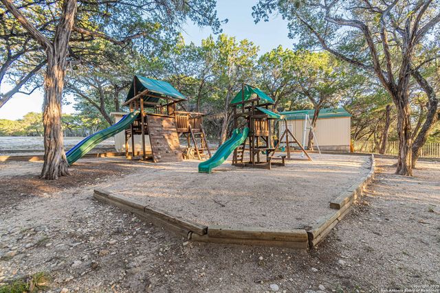 249 Lakeridge Loop, Lakehills, TX 78063