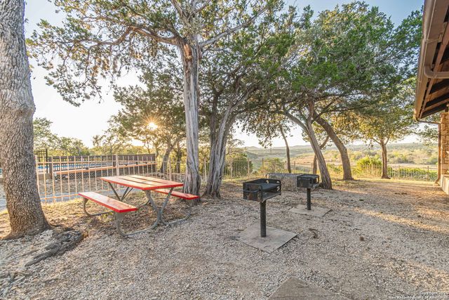 249 Lakeridge Loop, Lakehills, TX 78063